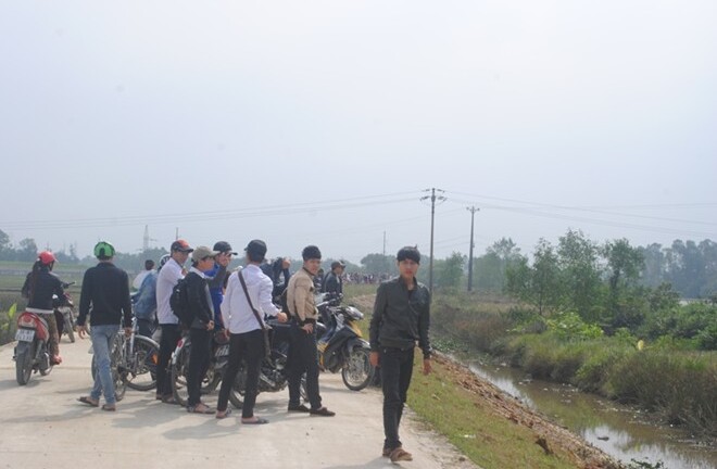 Hàng trăm người xem mò xác nghi của nữ sinh đại học Luật