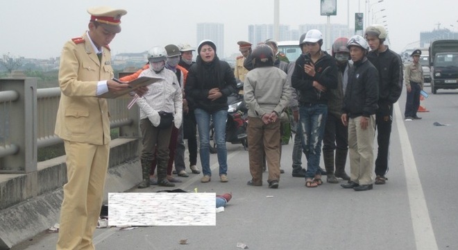Tai nạn giao thông trên cầu Vĩnh Tuy, nữ sinh trường ĐH Y tử vong