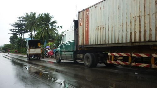 Nữ sinh lớp 8 bị xe tải cán chết trên đường đi học