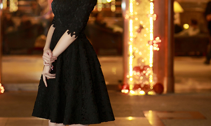 Tú Anh quên lạnh diện đầm ren khoe làn da trắng ngần