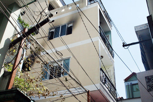15 sinh viên kêu cứu trong nhà 4 tầng cháy giữa Sài Gòn
