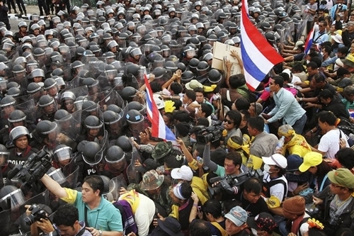 Biểu tình chống chính phủ rúng động thủ đô Bangkok