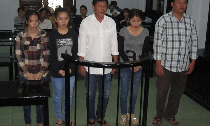 Điểm mặt những bà “trùm” mở tiệm mát-xa để hành nghề “hai ngón”