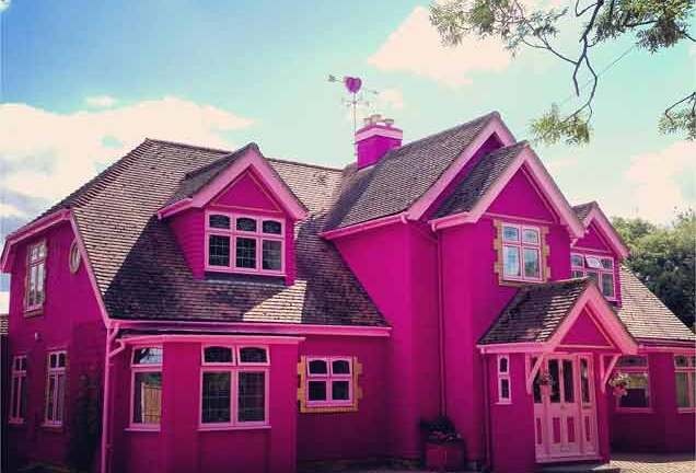 Khám phá nhà khách được mệnh danh là “thiên đường màu hồng” 