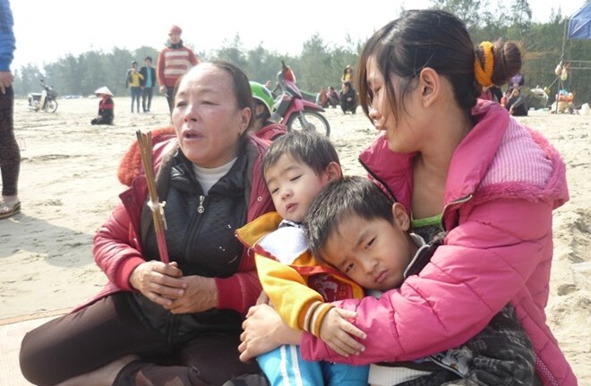 Tìm thấy thi thể ngư dân cứu người bị sóng đánh chìm mất tích