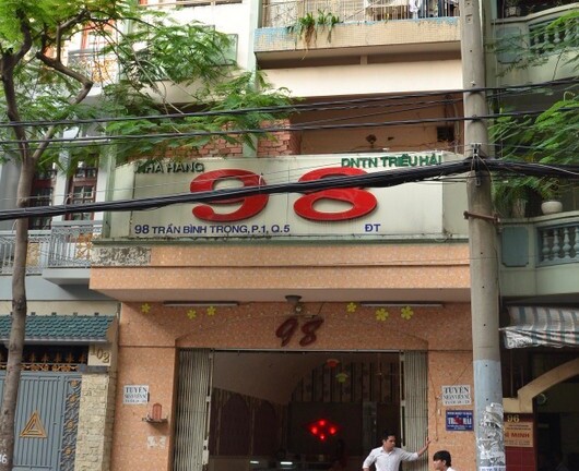 Bắt quả tang 3 cặp nam nữ đang 