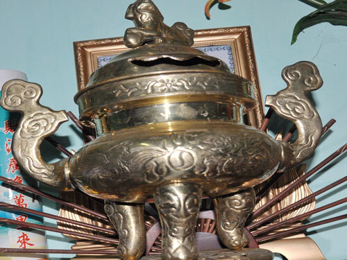 Lư đồng cổ giá trăm tỉ chỉ là chiếc lư bình thường