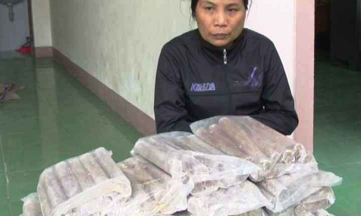 Bắt quả tang một phụ nữ buôn 60 kg thuốc nổ