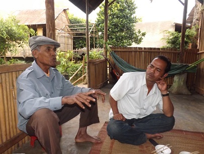 Kỳ lạ tục lệ: Dùng dao tự đâm vào đùi ở đám tang