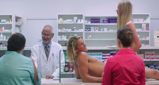 Úc cấm quảng cáo bao cao su vì quá thô tục