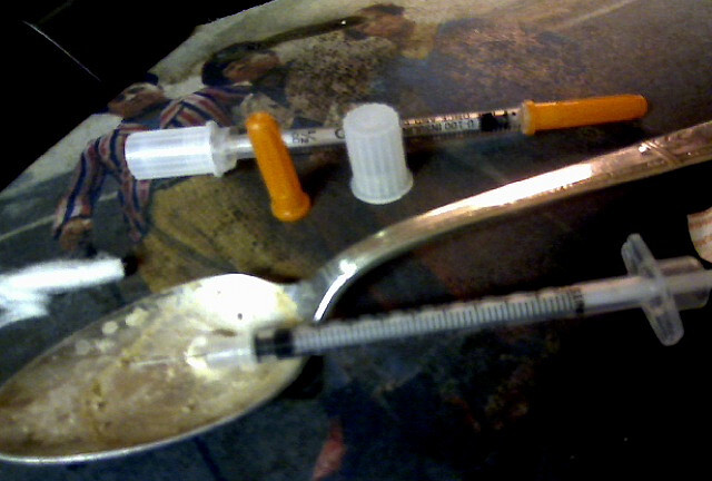 Thiếu nữ tiêm ‘ma túy ăn thịt’ vào vùng kín