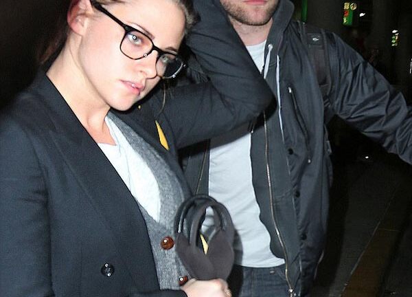 Robert Pattinson đã quay về bên 