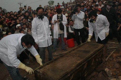 Phát hiện xác ướp phụ nữ trong mộ cổ lạ ở Hà Nội