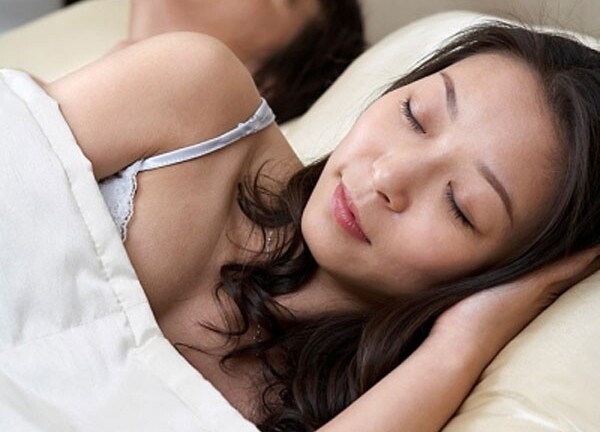 Ám ảnh với nội y nhàu nhĩ, cũ mèm của vợ