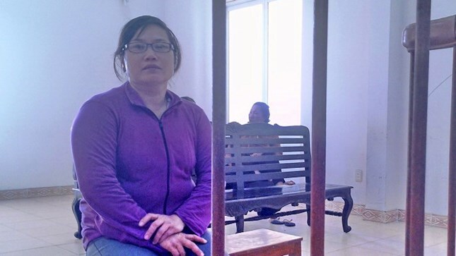 Vụ án đau lòng: Người đàn bà phải nằm nhìn chồng ôm ấp nhân tình