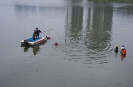 2 học sinh lớp 5 mất tích khi tắm sông