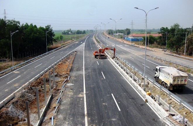Cận cảnh đường cao tốc 1 tỷ USD Sài Gòn - Dầu Giây