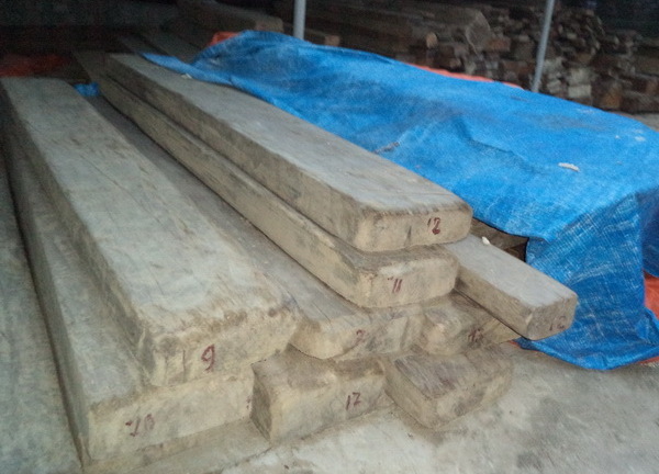 Nghệ An: Chặn đứng 2 vụ vận chuyển 10m3 gỗ lậu