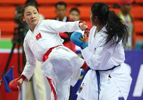 Clip: Lăng Thị Hoa giành HCV nội dung Kumite 68kg nữ