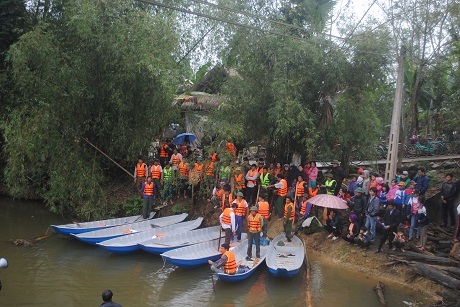 Hỗ trợ 10 thuyền cứu hộ cho người dân vùng lũ Hà Tĩnh