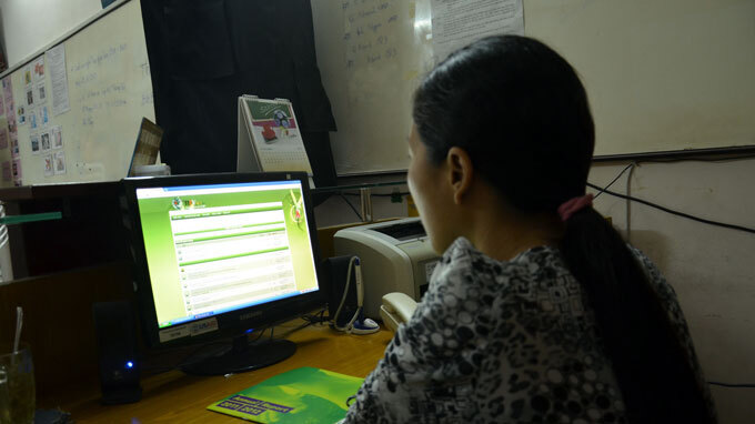 Niềm vui sống của cô giáo trẻ nhiễm HIV từ chồng