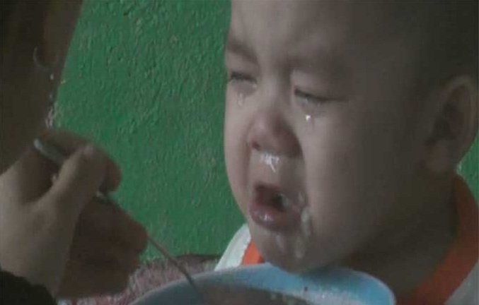 Tin tức 24h: Giáo viên mầm non bóp cổ, tát bôm bôm vào mặt trẻ