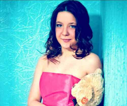 Mẹ ruột bỏ rơi con gái một mình trên vùng băng giá xa lạ