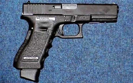 Chơi trò bắn nhau, em họ 9 tuổi dùng súng bắn chết bé gái 6 tuổi