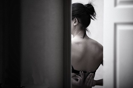 Trộm 50 bộ nội y, quay lén phụ nữ tắm....để ngắm