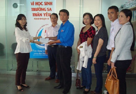 Trường Nguyễn Đình Chiểu ủng hộ học sinh Trường Sa 10 triệu đồng