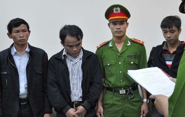 3 cán bộ ngân hàng “thụt két” 25 tỷ để cá độ bóng đá