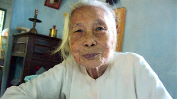 Cụ bà bỗng dưng sống lại và chuyện bay lên gặp 