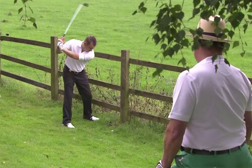 Clip golf hot: Cú đánh dị nhất năm 2013