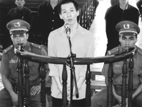 Game thủ giết chủ quán, trốn nã sống cùng gái mại dâm