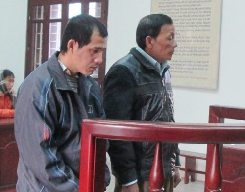 Đập chết bố đẻ vì nghi ngờ