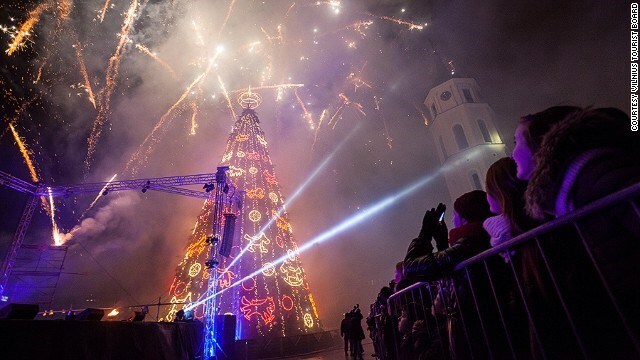 Ngắm những cây thông Noel độc đáo nhất thế giới 2013