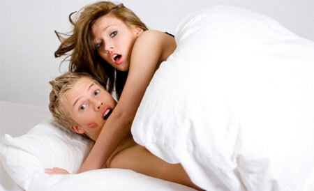 Chồng vẫn liên tục ngoại tình dù yếu sinh lý