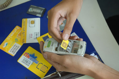 Nhà mạng di động hốt bạc bằng dịch vụ mập mờ