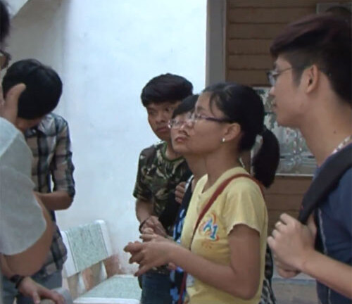 Clip hot: Theo chân sinh viên đi nhặt rác Hồ Gươm