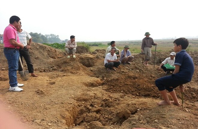 Người dân rủ nhau đi đào tiền cổ ở Hà Nội