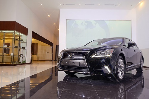 Lexus công bố giá xe tại Việt Nam