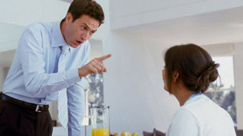 Từ ngày mai (28/12), chồng chửi vợ sẽ bị phạt tiền