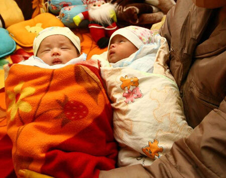 Cặp song sinh ra đời bằng tinh trùng được lấy từ tử thi