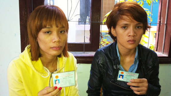 Cặp đồng tính nữ dùng chứng minh thư giả để