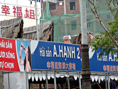 Đà Nẵng: Xử lý nhiều nhà hàng treo biển chữ Trung Quốc 