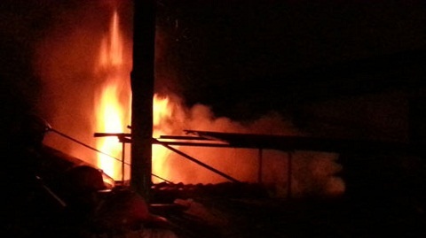 Cháy lớn tại nhà máy chứa gỗ trong KCN Đông Vĩnh