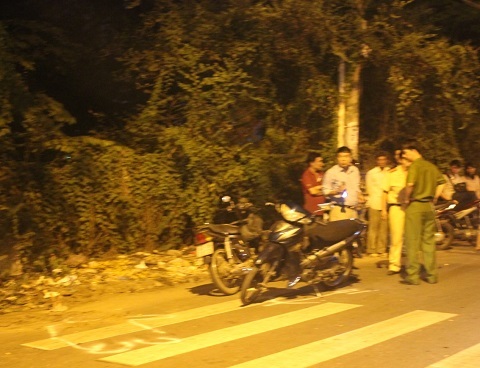 Phát hiện thi thể người đàn ông bên đường, đầu dập nát