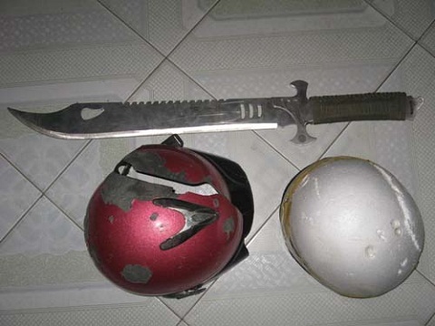 Mâu thuẫn bàn nhậu, dùng mã tấu chém bạn vỡ đầu