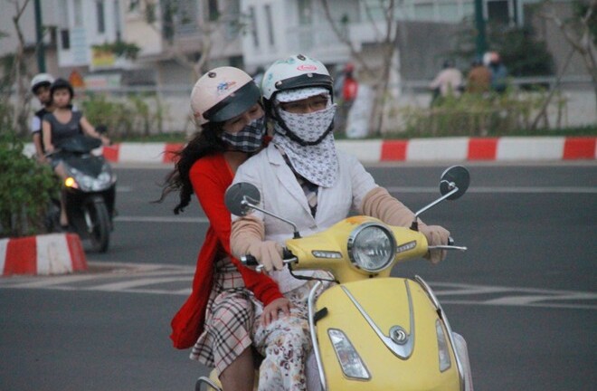 Người Sài Gòn co ro trong dịp lạnh nhất 10 năm