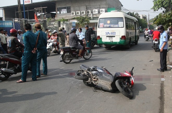 Hàng chục người 